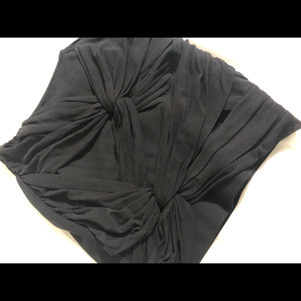 Black short knot skirt